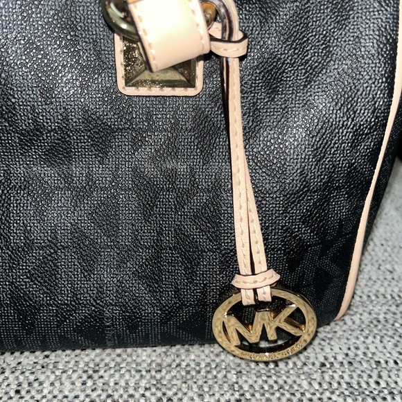Michael Kors Black and Cream Satchel - Picture 3 of 7